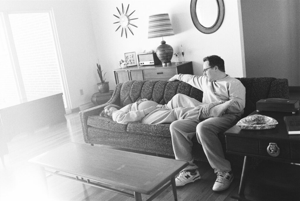 In home maternity photo inspo